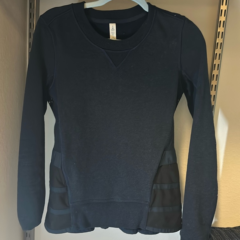 Long sleeve navy lululemon - size 6